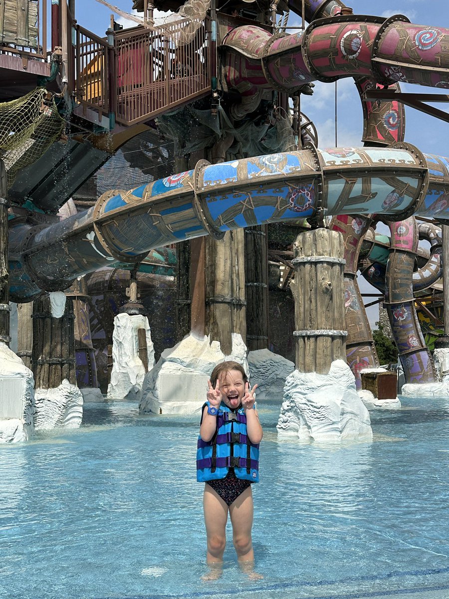 LinusEkenstam's tweet image. Today we tried a water theme park with the kids. They loved it.
I’m okey, not really my thing but I’ll do anything for the kids. They are both actually fish born as humans.
keep it real chat.