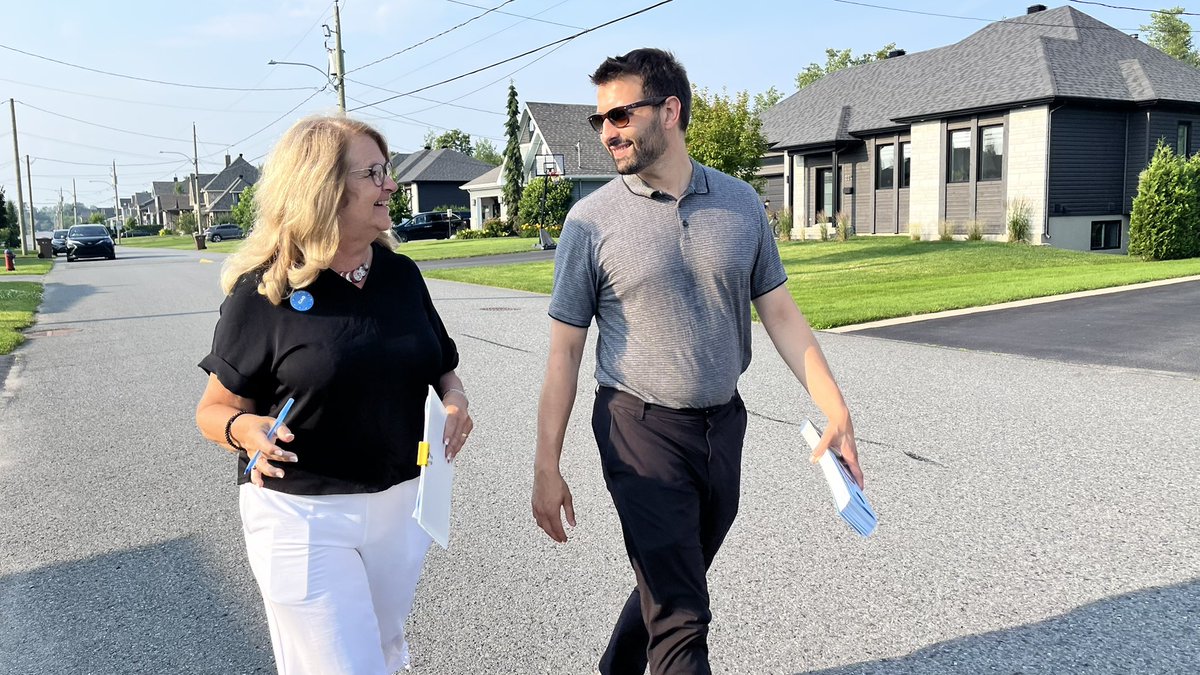 KevenBrasseur's tweet image. Comme promis, je suis sur le terrain chaque jour pour aller à la rencontre des gens d’Arthabaska–L’Érable.
Un grand merci à la ministre de la Famille Suzanne Roy pour son aide précieuse aujourd’hui!🩵
#CAQ #arthabaskalerable
