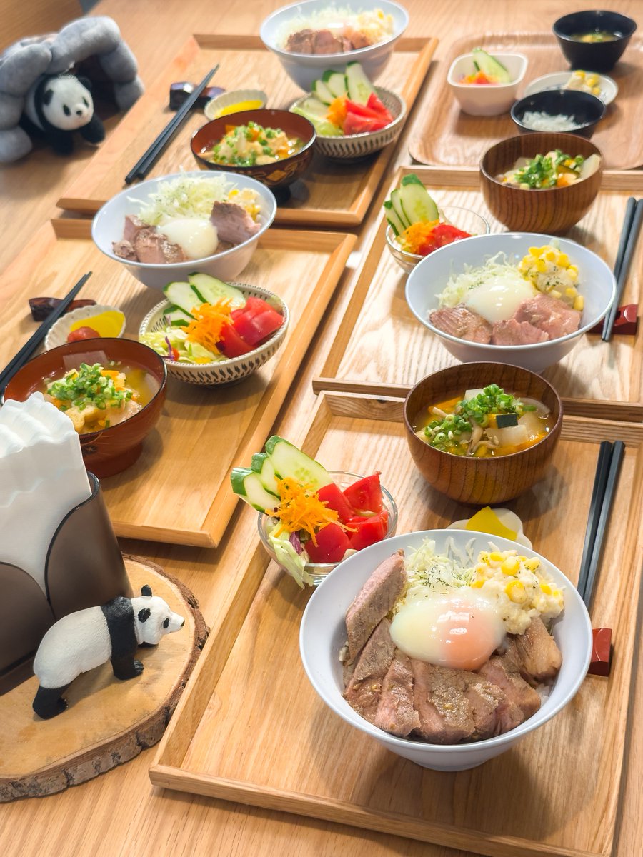 朝ごはんは低温調理のトンテキ丼