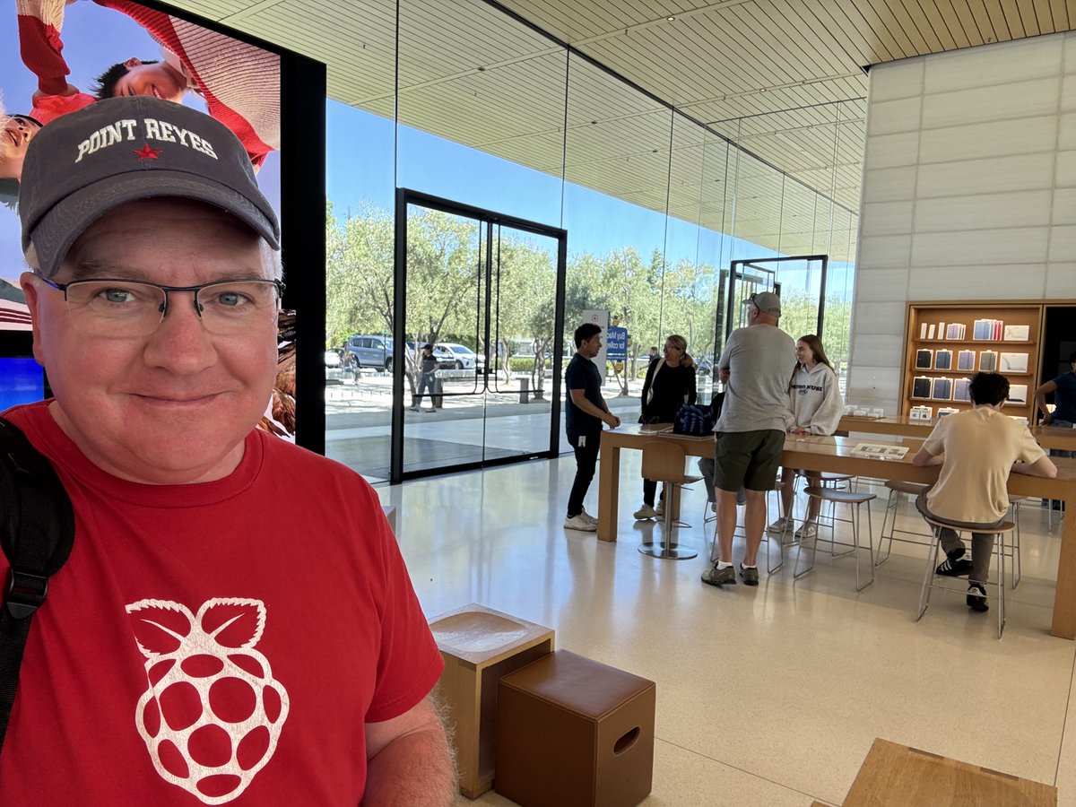 kevsmac's tweet image. At Apple Park - anyone want anything?