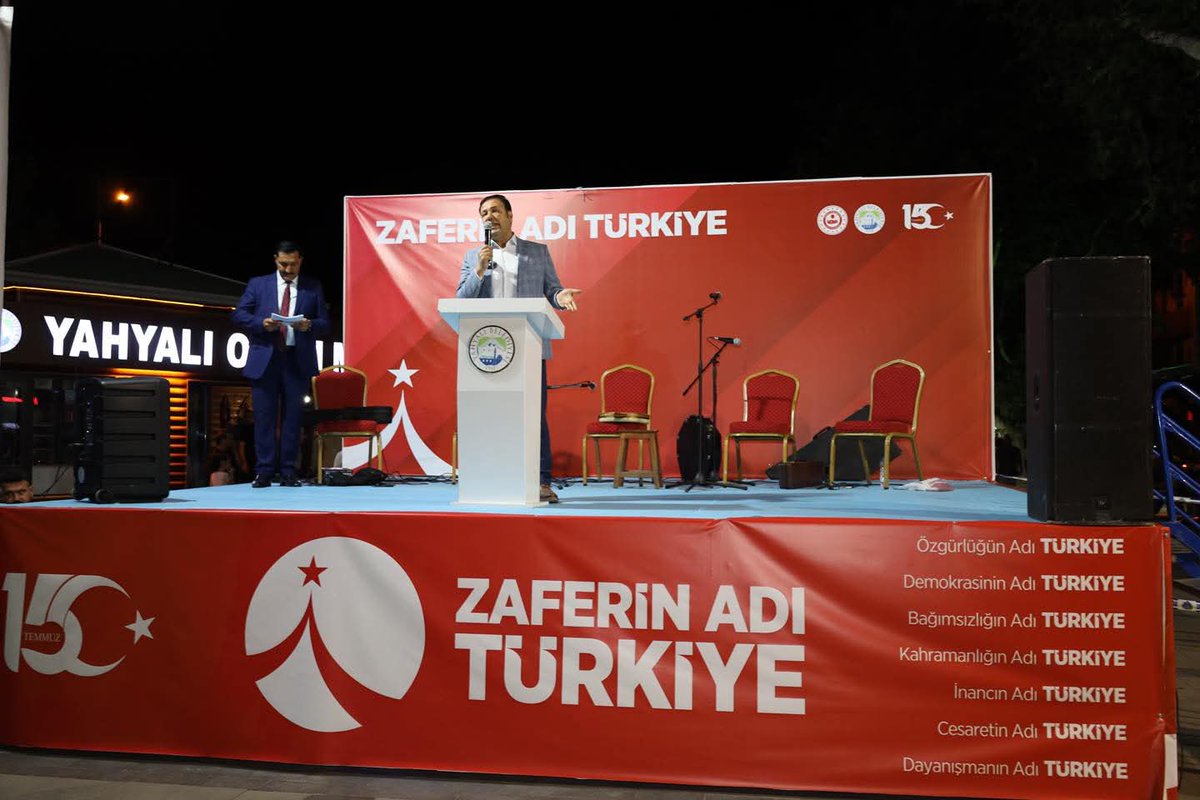 YAHYALI'DA 15 TEMMUZ ŞEHİTLERİ DUALARLA ANILDI

İlçemizde 15 Temmuz Demokrasi ve Milli Birlik Günü münasebetiyle program düzenlendi.

Yahyalı 15 Temmuz Cumhuriyet Meydanında yapılan etkinliğe Kayseri Vali Yardımcımız Sayın Şemsettin Erkaya, Yahyalı Cumhuriyet Savcısı Sayın