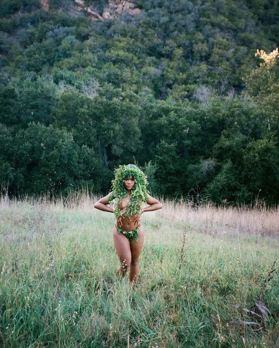 ChartingSZA's tweet image. .@SZA’s “SOS Deluxe: LANA” has now surpassed 13.9 BILLION streams on Spotify. It is the most streamed album by a Black female artist and the 4th most streamed female album overall in Spotify history.