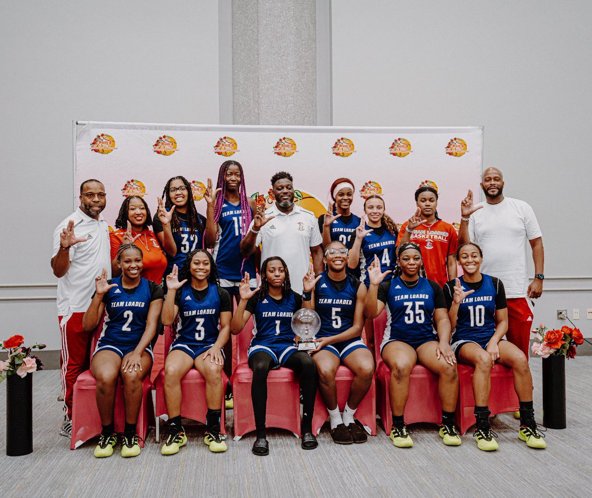 Loaded_Gurlz's tweet image. Team Loaded Va 17u 2026 Denim Platinum Bracket Champions @tfnsrun4roses Played 3 games today to win the Ship!!! Way to grind ladies!!! #StayLoaded🏀📚🏀📚🏀#FamilyScholarshipsChampionship