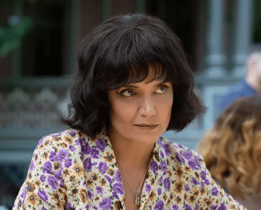 Katie Homes in Poker Face is showing all of us the importance of a fantastic hairdresser. 💇🏻‍♀️ #PokerFace