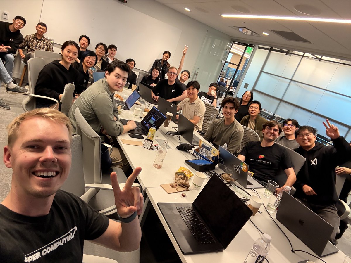 TSLA_Bitcoin's tweet image. xAI가 1년 반 만에 Grok 4를 탄생시킬 수 있었던 이유

1) 평생을 1등만 했던 애들이
2) 일론 회사에 취업하더니
3) 집에도 안 가고 일 만함

= 가장 똑똑한 인공지능을 최단기간에 완성