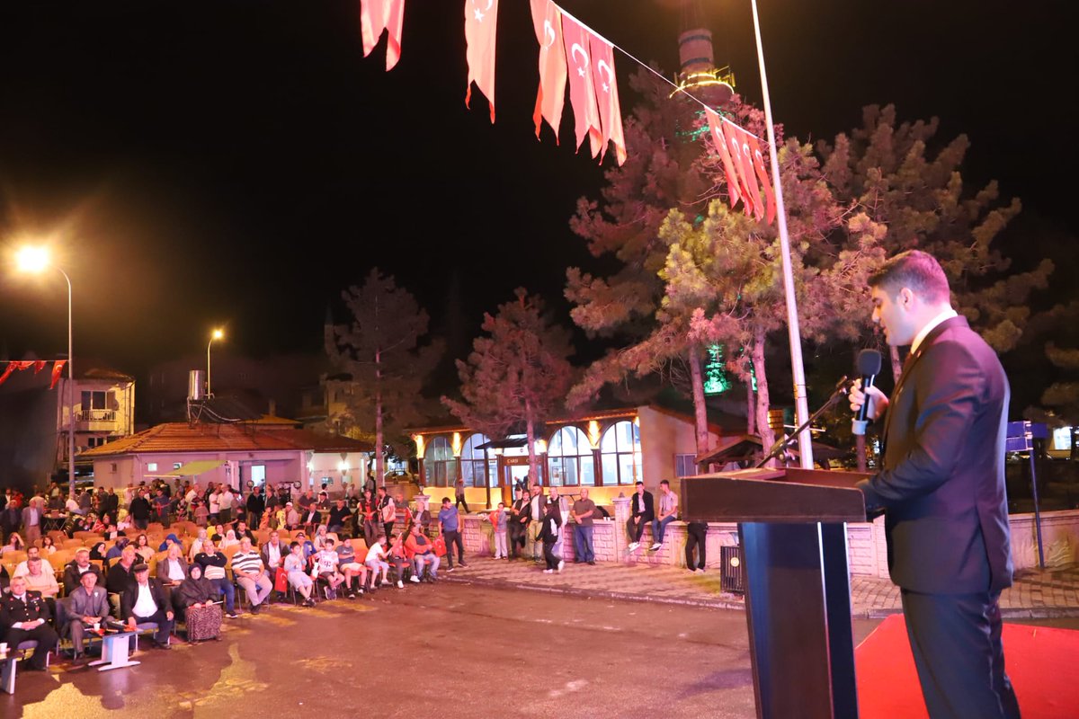 BayatKaymakamlk's tweet photo. 🇹🇷ZaferinAdıTürkiye 

15 Temmuz Milli Birlik Günü etkinlikleri Kaymakamımız,Belediye Başkanımız,ilçe protokolü, şehit ve gazi ailelerimiz, kurum amirleri, sivil toplum kuruluşları ve halkımızın katılımı ile Bayat İlçe Merkezi'nde yapılan etkinliklerle tamamlandı. https://t.co/fbUiVEEWJ1