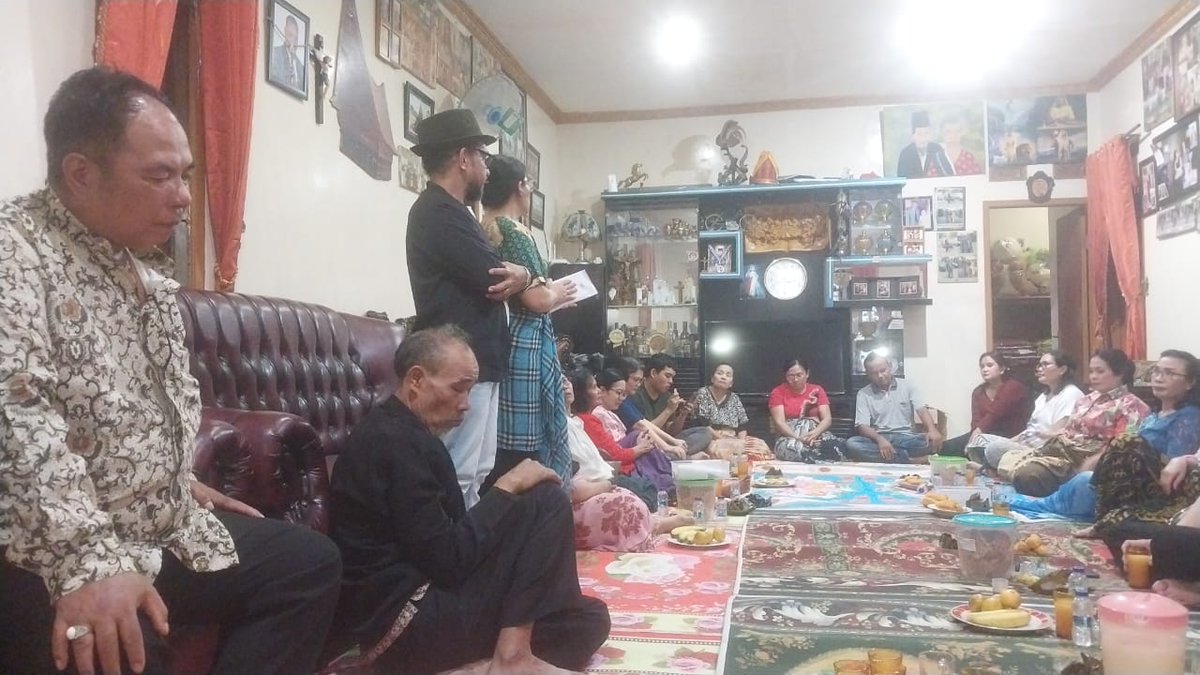 Sogets06's tweet photo. Sebagai bagian dari keluarga suku Batak. Tiap bulan selalu ada pertemuan Marga Siboro Bandung Barat. 
Makan2
Ngobrol seru 
Arisan 
Dll https://t.co/imCTWFLN2w
