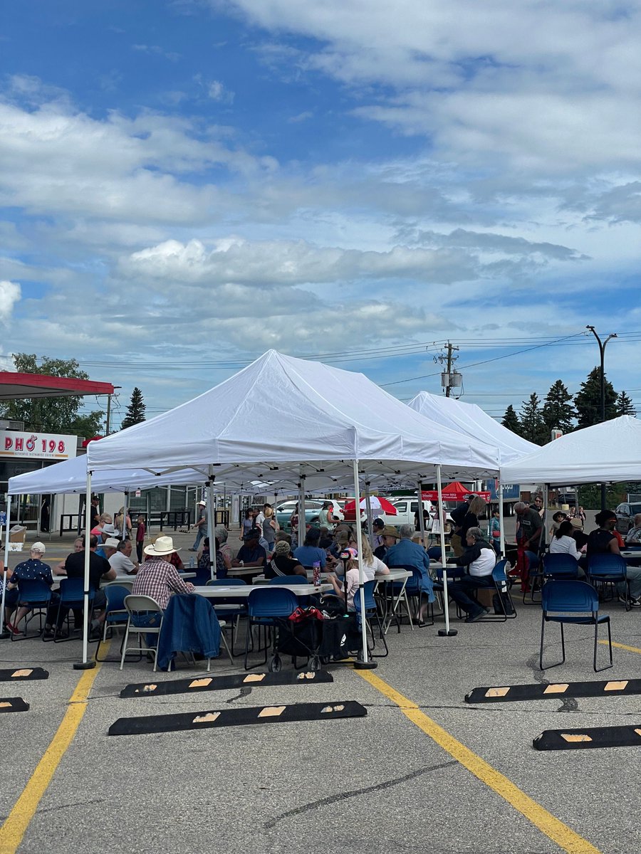 lizettendp's tweet image. The Family Foods BBQ was a blast and the real highlight was running into my old grade school librarian. It was such a lovely surprise to catch up and reminisce about those early days. Community moments like this are what make summer events so special.