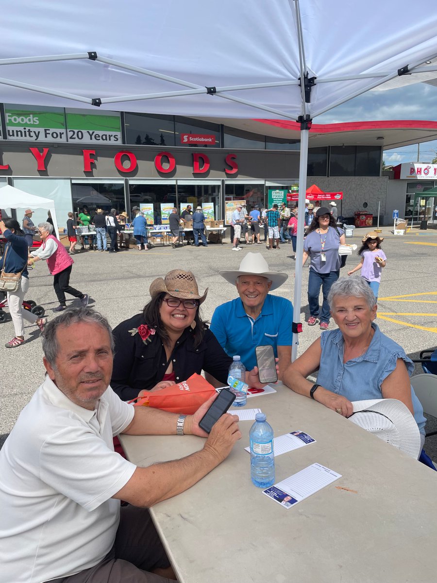 lizettendp's tweet image. The Family Foods BBQ was a blast and the real highlight was running into my old grade school librarian. It was such a lovely surprise to catch up and reminisce about those early days. Community moments like this are what make summer events so special.