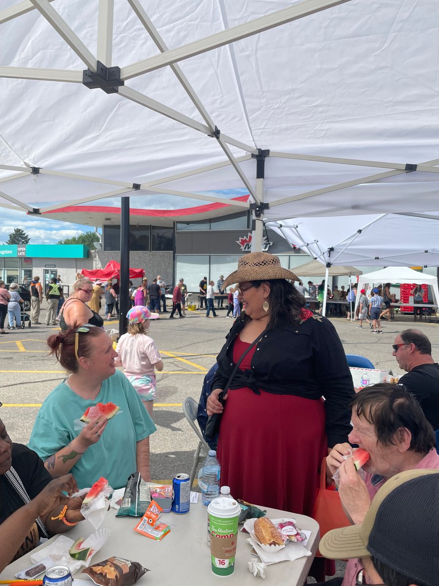 lizettendp's tweet image. The Family Foods BBQ was a blast and the real highlight was running into my old grade school librarian. It was such a lovely surprise to catch up and reminisce about those early days. Community moments like this are what make summer events so special.
