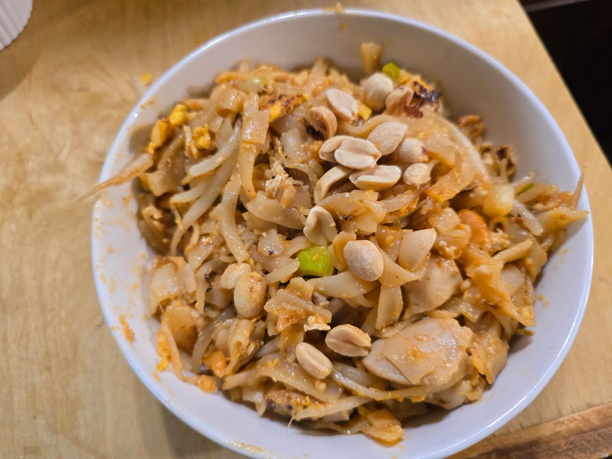 rats7's tweet image. happy pad thai tuesday to all that celebrate
