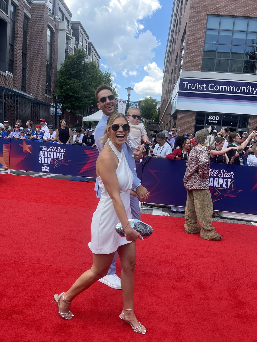 I had fun at the Red Carpet Show!!  I saw Matty O!!!  🙌🏻🙌🏻🙌🏻