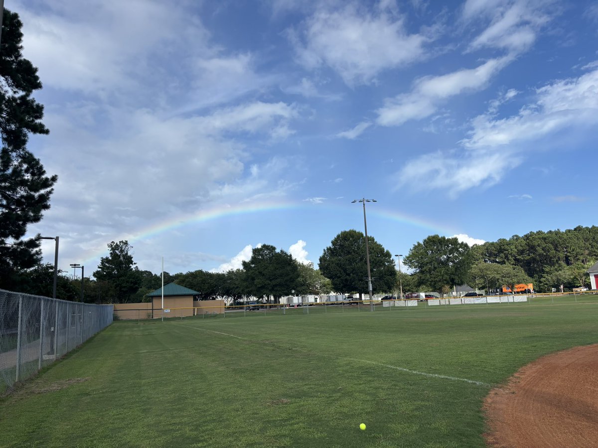 AlexaM99449's tweet image. Field work and Rainbows 🌈 🧨 @FCMillerLebron @SportPrepX @ExtraInningSB @SoftbalAmerica
