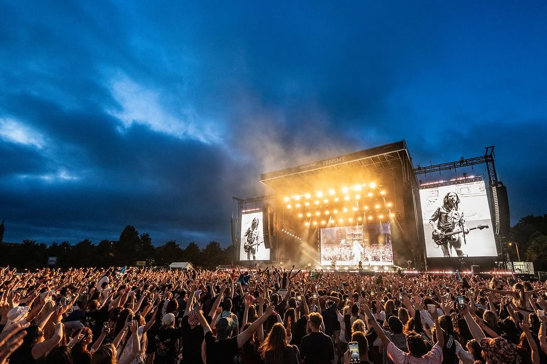 snowpatrolnews's tweet photo. Fotos do show da banda no #TrnsmtFestival, na Escócia 😍
•
Pics from the band concert at Trnsmt Festival, in Scotland 😍
(📷 @bradleyquinn01)
@snowpatrol #snowpatrol #musica #music #chasingcars #garylightbody #johnnymcdaid #nathanconnolly #concert #scotland https://t.co/B5Hi6gl9XD