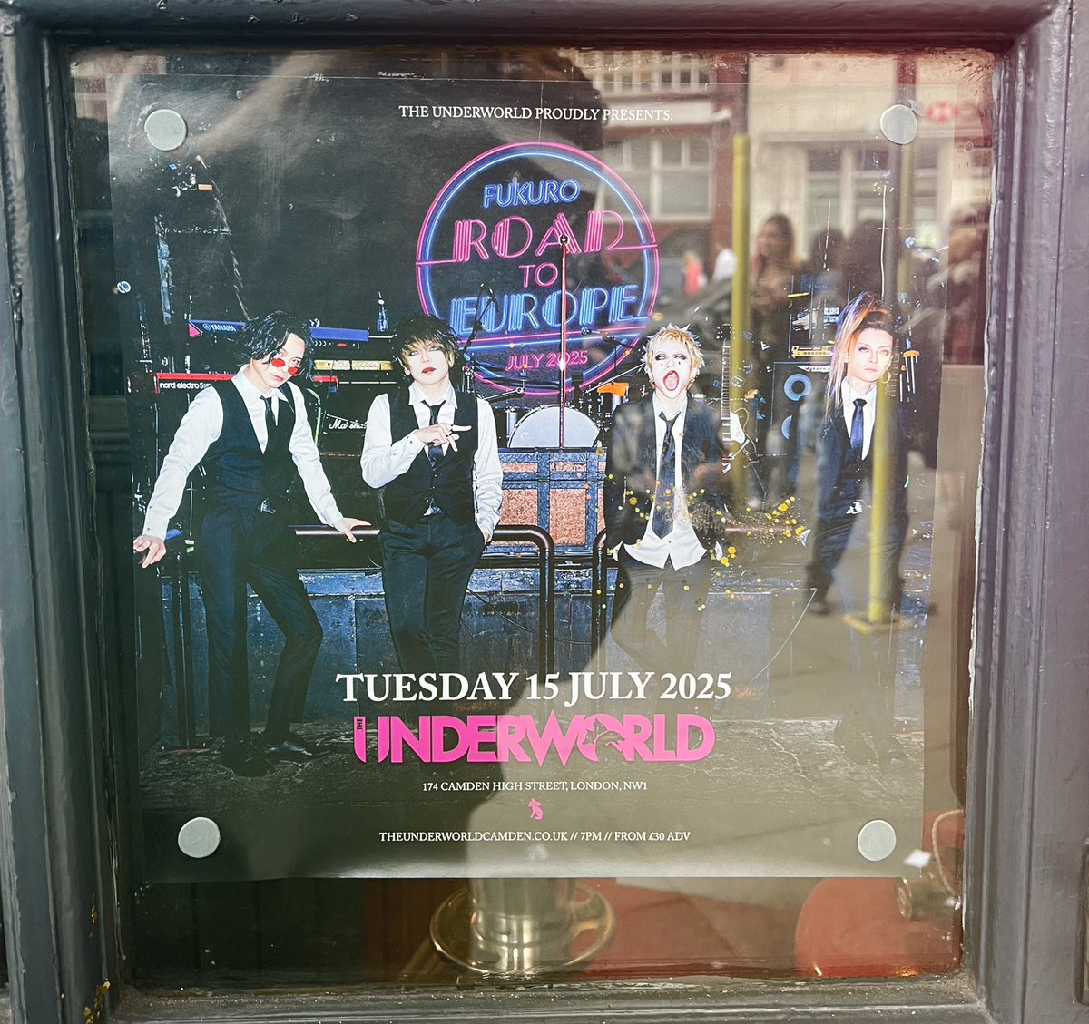 s_chainsaw's tweet image. I went to see Fukuro in London when I learned that they were playing here during my trip 🙃✨🖤
It’s so interesting to see how different UK and Japanese lives are 🤔