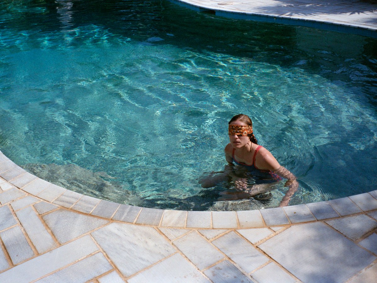 AlamoNYC's tweet image. Graceful, enigmatic, and often frightening, the 4K restoration of DOGTOOTH supervised by co-writer/director Yorgos Lanthimos, releases this Friday. Presented in Greek with English subtitles — tickets here: bit.ly/4nM3B41.