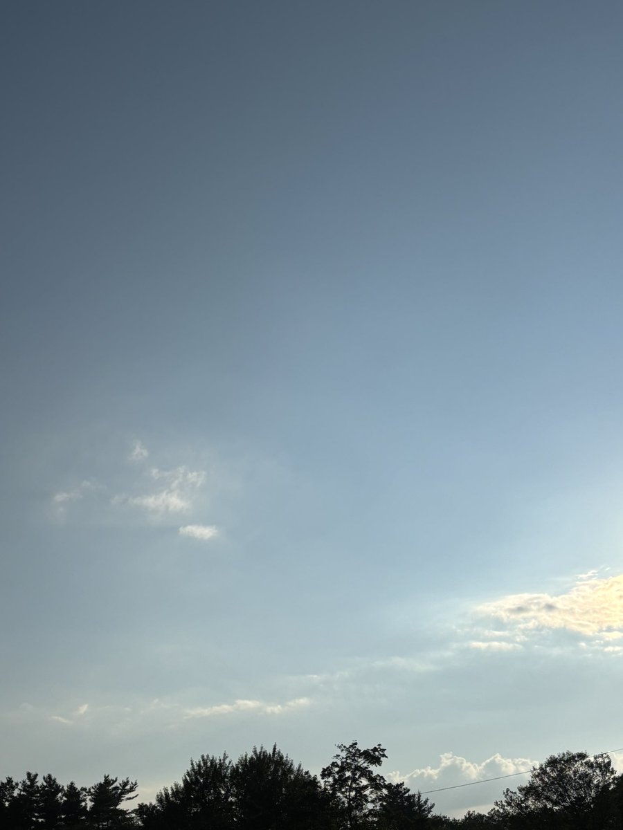 sub__tara's tweet image. Clear days are now silver instead of blue and the air is hard to breathe. 92 degrees.