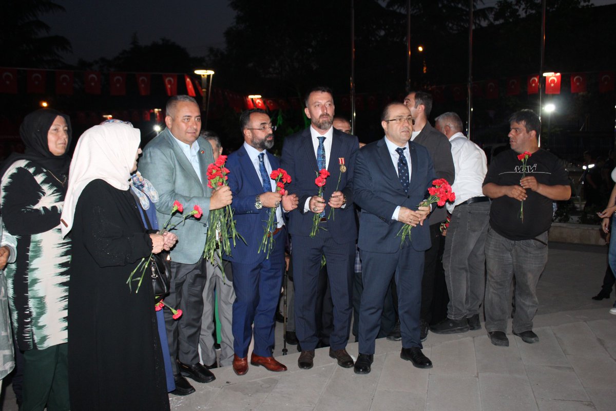 15 Temmuz Destanının 9. yıl dönümü vesilesi ile düzenlemiş olduğumuz Şehitlerimizi anma programımıza teşrif eden,başta Şehit ailelerimiz ve Gazilerimiz olmak üzere tüm katılımcılara bizleri yalnız bırakmadıkları için teşekkürlerimizi sunarız. <a href="/keciorenkymkm/">KEÇİÖREN KAYMAKAMLIĞI</a> <a href="/keciorenbeltr/">T.C. KEÇİÖREN BELEDİYESİ</a>