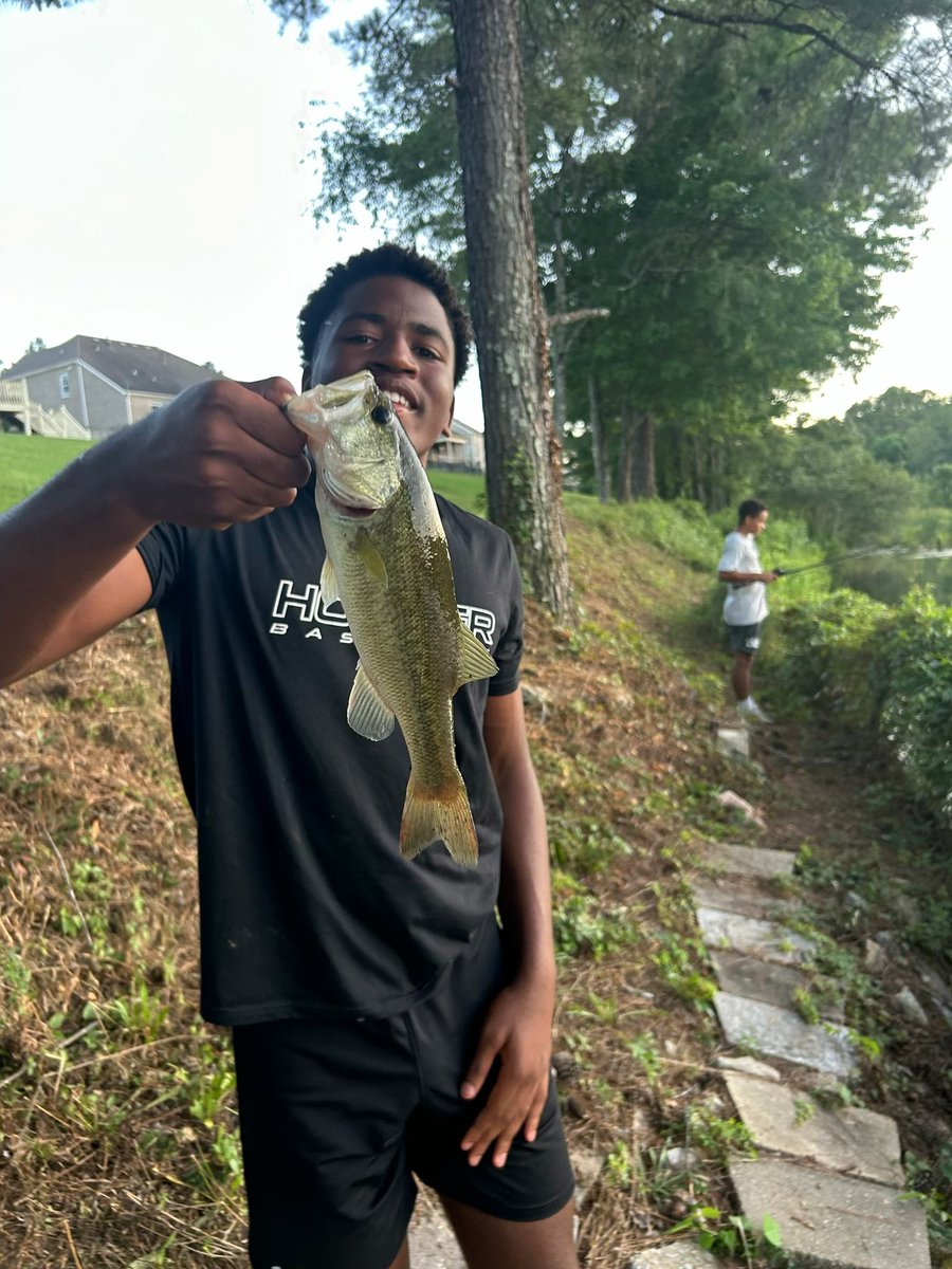 fav2way's tweet image. Give a man a fish, and you feed him for a day. Teach a man to fish, and you feed him for a lifetime. #hobby #athlete