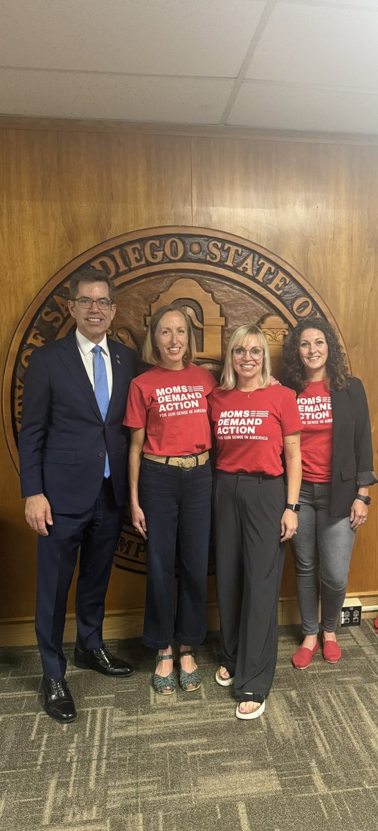 CMWhitburnD3's tweet image. The City Council just voted unanimously to support my resolution backing AB 1127 to ban DIY machine guns. These deadly weapons can fire 1,200 rounds a minute. We must close this loophole and protect our neighborhoods. Thank you!