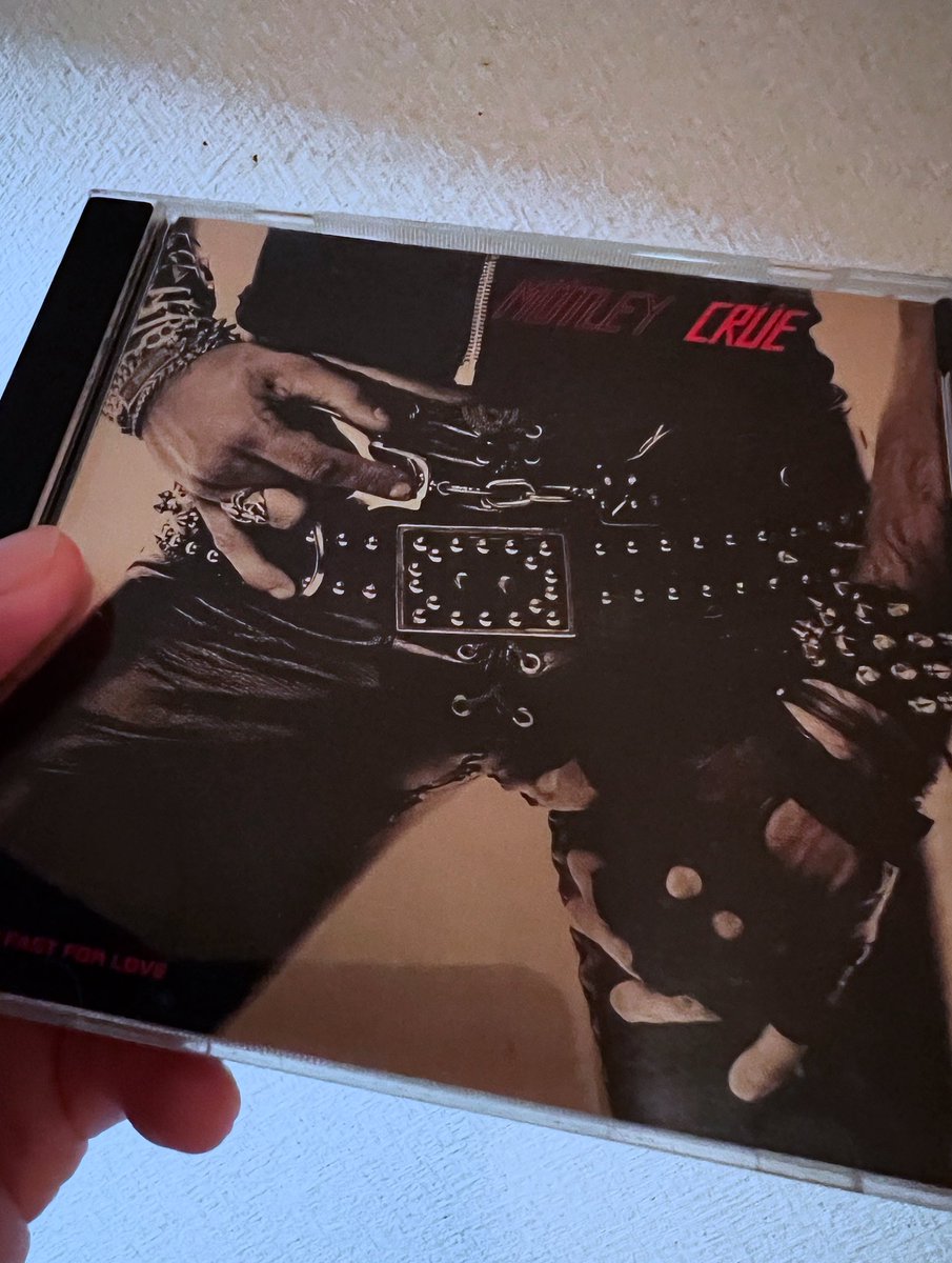 helterskelterhp's tweet photo. 何故か最近コレばっか聴いてる 笑
昔、近鉄ハーツ内の怪しいCD屋で見つけた自主制作盤。
ジャケットが日焼けして黄色くなっちゃった…
#toofastforlove https://t.co/v7Tz76keN6