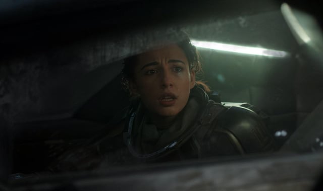 Desconocia totalmente esta pelicula, la estreno HBO y quede maravillado, creo que no es de gran presupuesto y aun asi maneja un CGI muy bueno, una pelicula simple, entretenida y corta sobre ciencia ficción,  con varios sustos y buenos monstruos