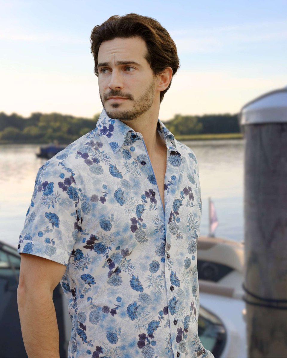 Anchored in quality⚓

The Floret is crafted from Italian Liscio fabric—a tightly woven cotton that feels smooth, breathes well, and holds its shape through long days on or off the water🛥️🛟

Shop the Floret → hammermade.com/products/floret

#HammerMade #WearAHammerMade #Menswear
