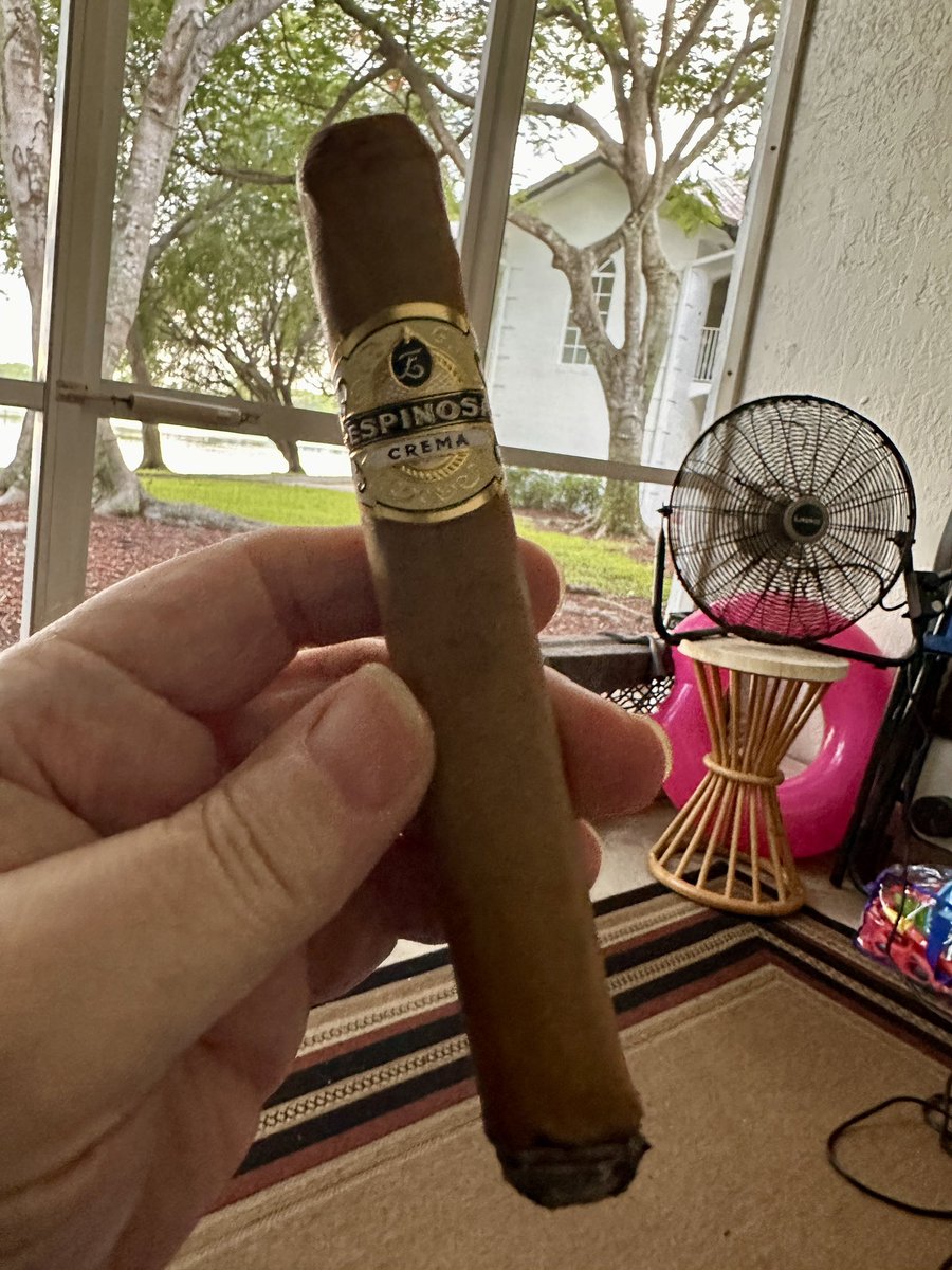 Stogie Chas is smoking Espinosa Crema. Rated with thumbs up! dojoverse.com/news-feed/p/69…
