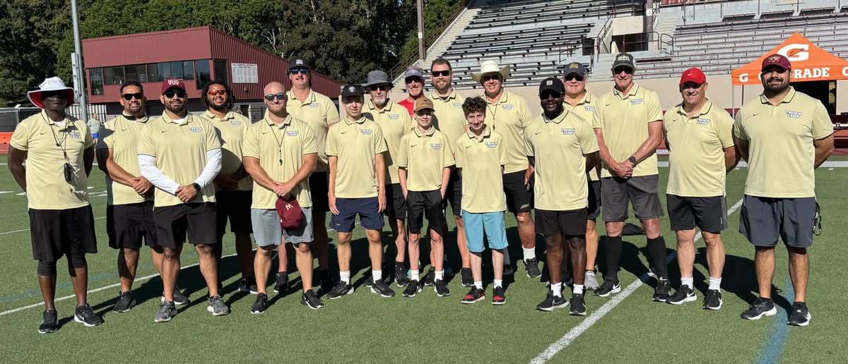 CoachButler55's tweet photo. Great staff coaching @TrenchCamp 2025 at Willamette University this past weekend. 
Already excited for 2026 with this group and a great group of high school linemen. https://t.co/3U1lNOlZKm