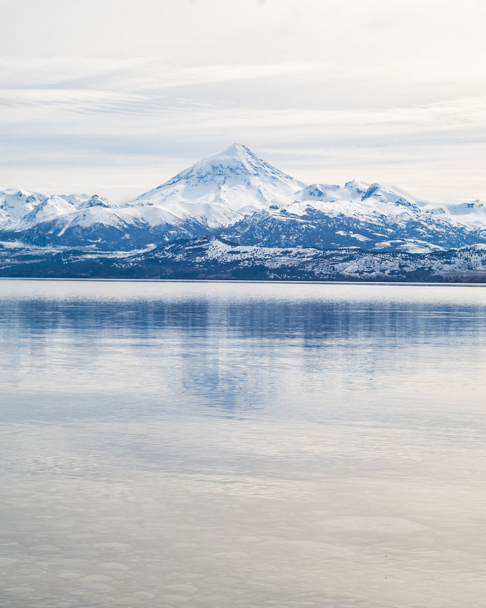❄️🏔 Es tan bello con su blanca vestimenta, típica del invierno. El volcán Lanín es un ícono de nuestra provincia y esta estación invernal le sienta de maravilla 😍 ¿viste que sí?