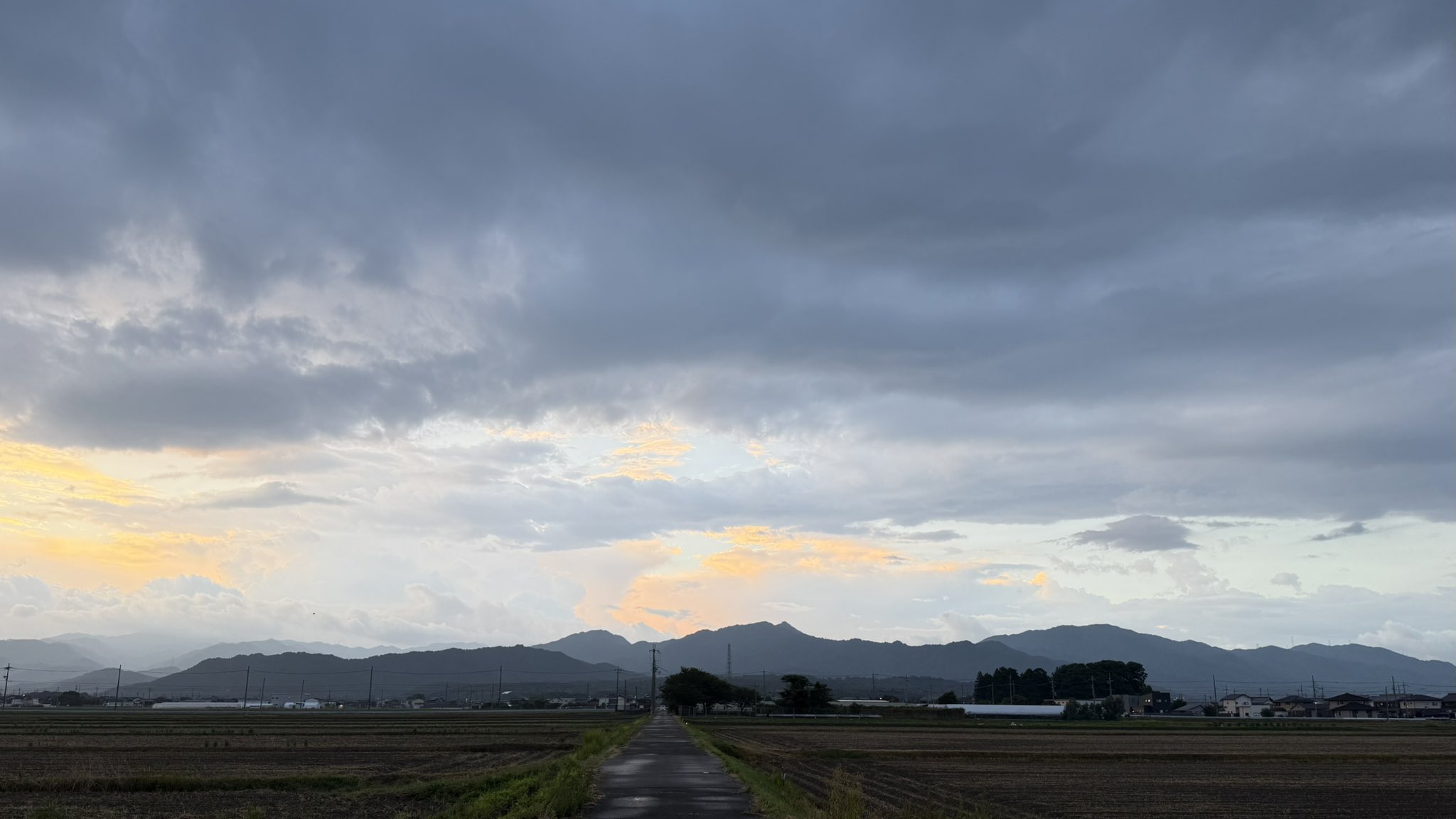 on⑹_【休日の朝.起きてすぐの景色】 YOKAN STUDIO | 《OhaYOKAN》 今朝の 新潟は快晴なり…☀️ 清々