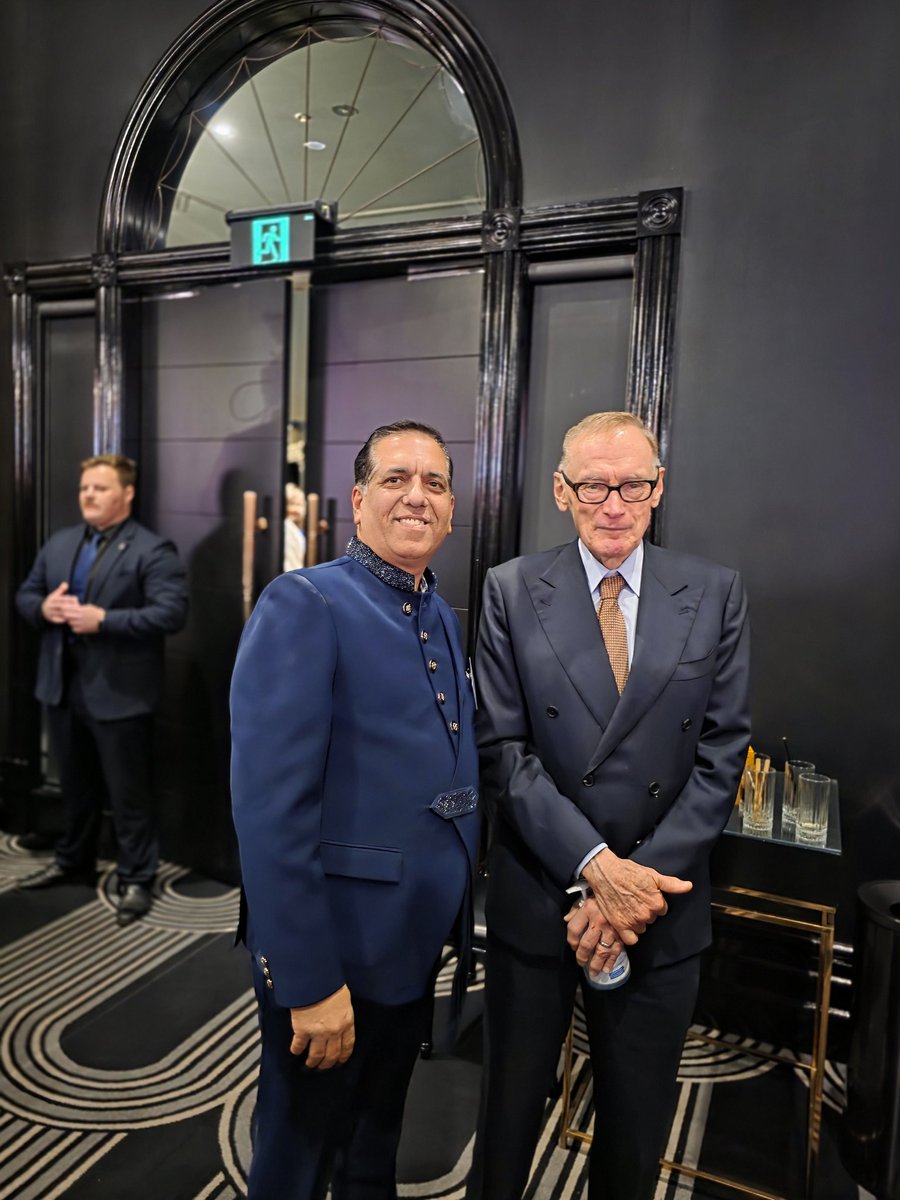 khattargi's tweet photo. Proud to stand with Labor leaders past and present as we mark 30 years of progress since 1995. #CarrLegacy #LaborForThePeople 
@AustralianLabor 
@bobjcarr 
@ChrisMinnsMP
@JasonClareMP 
@dmookheyMLC https://t.co/qY7F7kzr2x