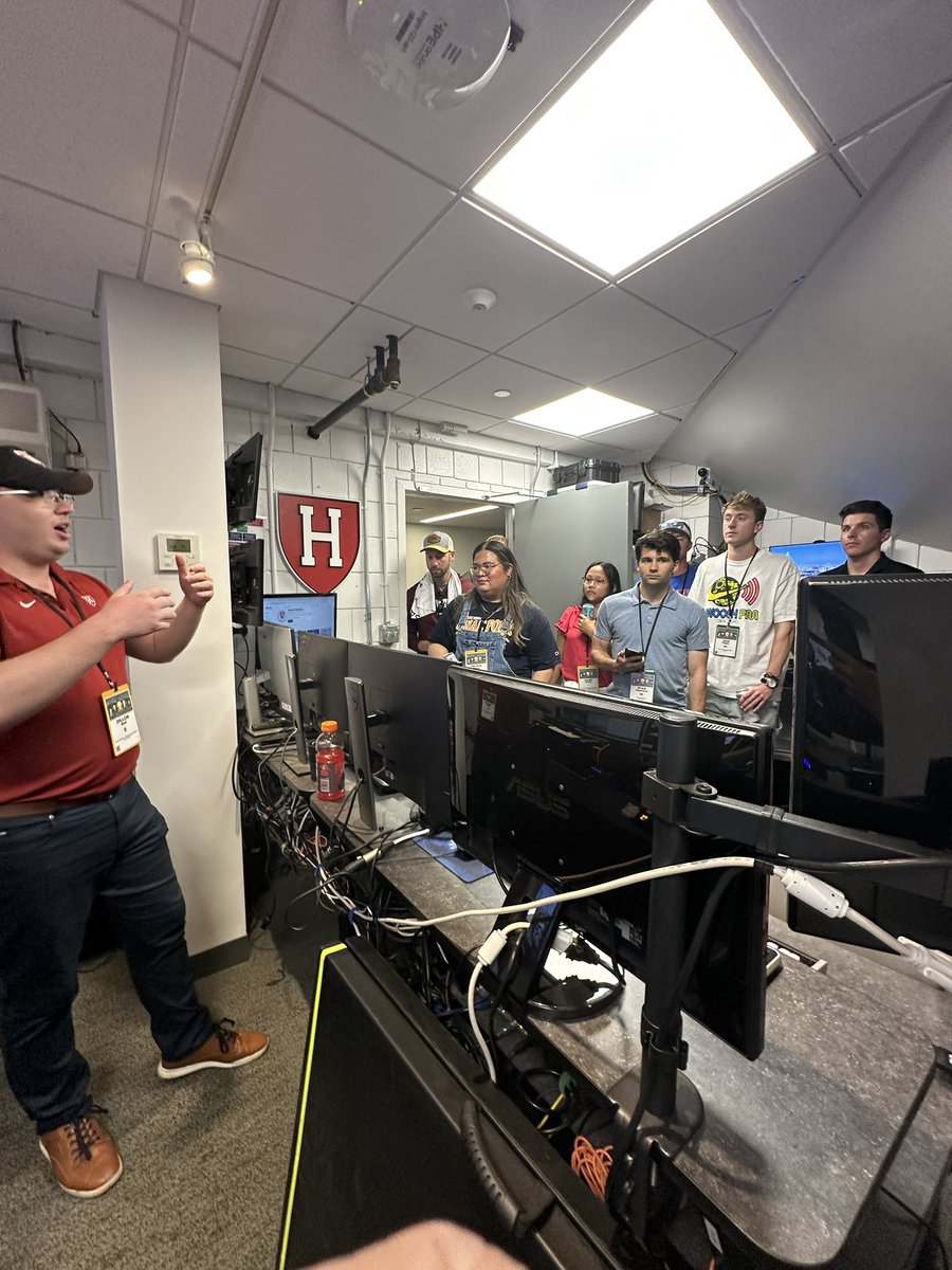 imryh's tweet image. Hosting @ideaontheweb today, with tours of our control rooms!
Could really use a couple more control rooms to squeeze everyone in.