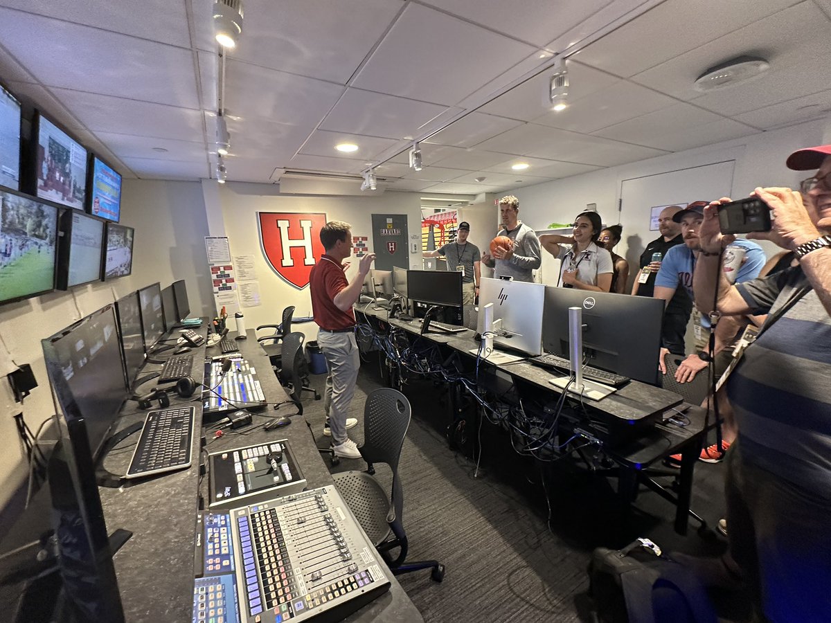 imryh's tweet image. Hosting @ideaontheweb today, with tours of our control rooms!
Could really use a couple more control rooms to squeeze everyone in.
