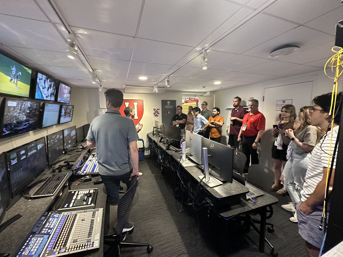 imryh's tweet image. Hosting @ideaontheweb today, with tours of our control rooms!
Could really use a couple more control rooms to squeeze everyone in.