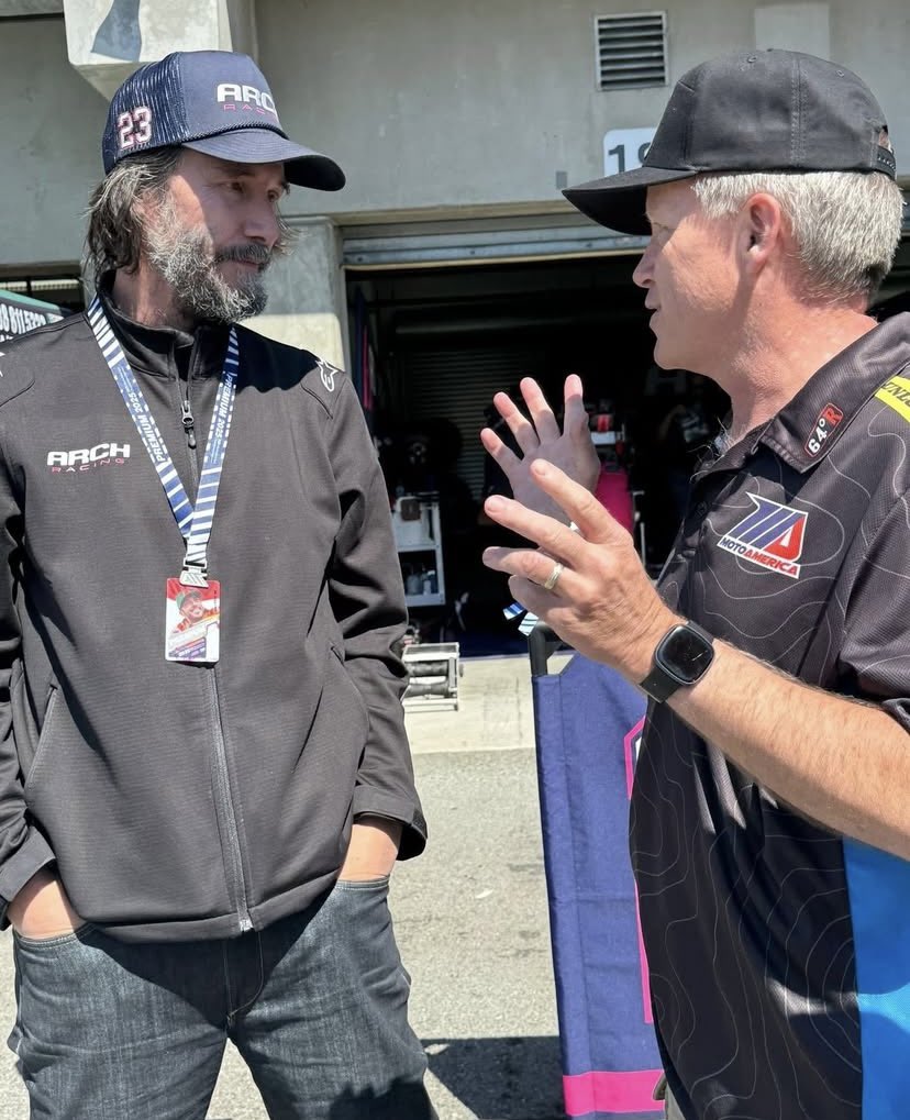 Keanu_Reeve_X's tweet image. "πποΈ BORN TO RIDE! ποΈπ The ARCH 2s-R has landed and Jeremy McWilliams is on board! π₯ Can't wait for the Super Hooligan round! πΈ Mora, thanks for the exclusive! ππ» Laguna Seca, get ready for some high-octane action! ποΈ" @spotnews @RaceOfChampions @Keanu_Reeve_X