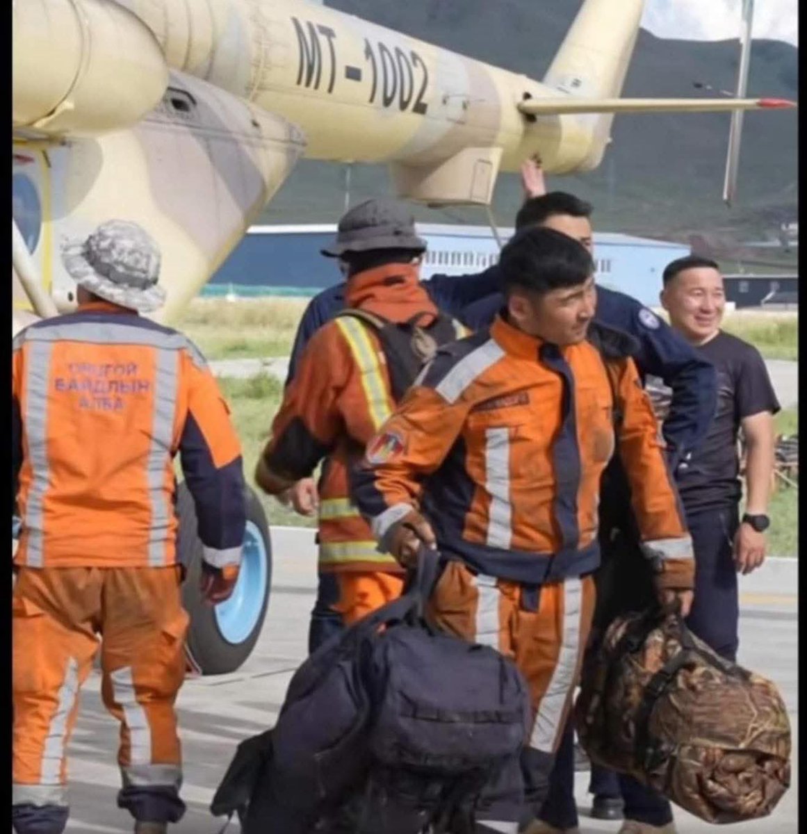 Түймэр унтраахаар 20-40 хоног ажилласан онцгойн албан хаагчид гэртээ ирэв. Тэдний зарим нь дөрөвдүгээр сараас хойш өнөөдрийг хүртэл 40 орчим хоног гэртээ харилгүй үүрэг гүйцэтгэжээ. Түймрийг унтраах ажиллагаанд оролцсон Онцгой байдлын байгууллагын 99 алба хаагчийг Зэвсэгт хүчний