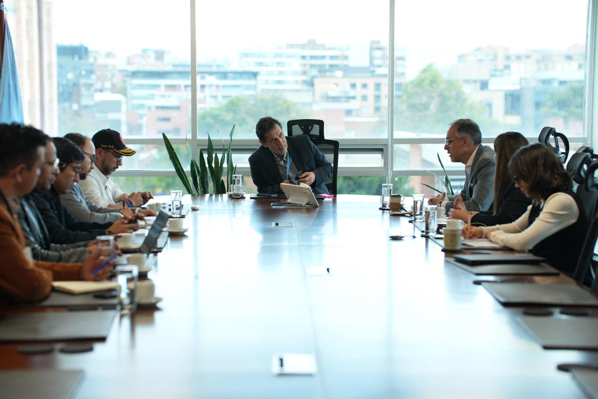 MinInterior Colombia (@mininterior) on Twitter photo #DDHH 🤝🏻 | El #MinInterior junto con <a href="/MisionONUCol/">Misión de la ONU en Colombia</a>, revisaron los avances, pendientes y compromisos, en el marco de la implementación del acuerdo de paz de 2016 en los territorios y comunidades que hacen parte de esa Colombia profunda afectada por el conflicto armado interno. #DDHH 🤝🏻 | El #MinInterior junto con <a href="/MisionONUCol/">Misión de la ONU en Colombia</a>, revisaron los avances, pendientes y compromisos, en el marco de la implementación del acuerdo de paz de 2016 en los territorios y comunidades que hacen parte de esa Colombia profunda afectada por el conflicto armado interno.