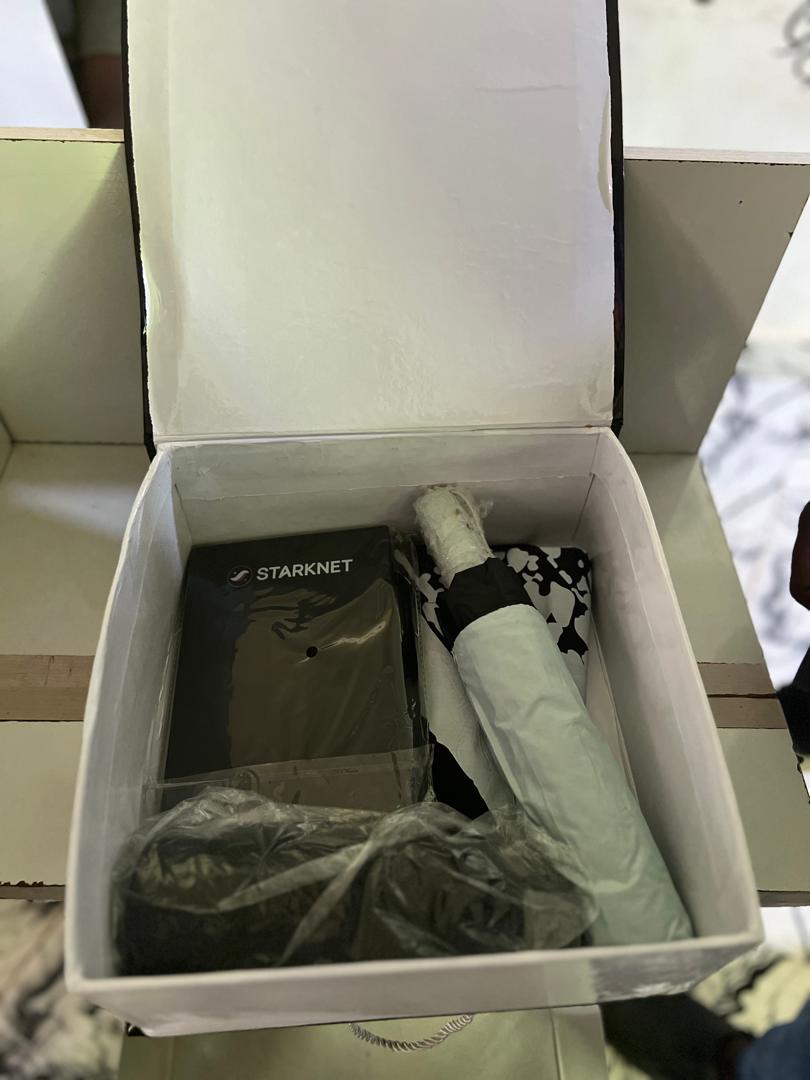 0xMaylord's tweet image. 🥳🤑 Got my  graduation package from @StarknetAfrica for being the top student at the #Starknet cairo bootcamp IV, and I just kept smiling because anyone that knows me knows how much I  love merch! 😍 🧵