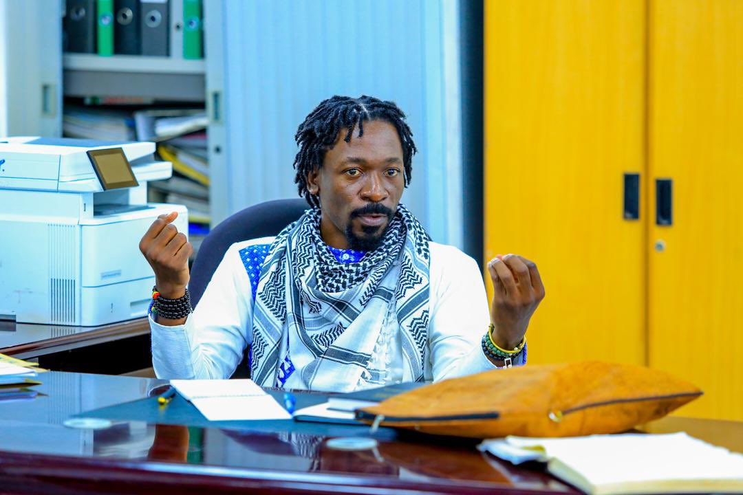 Dtsuspect1's tweet image. Good morning from counsel @IsaacSsemakadde ✊🏻
#BackOnTruck……#BangTheTable✊🏻