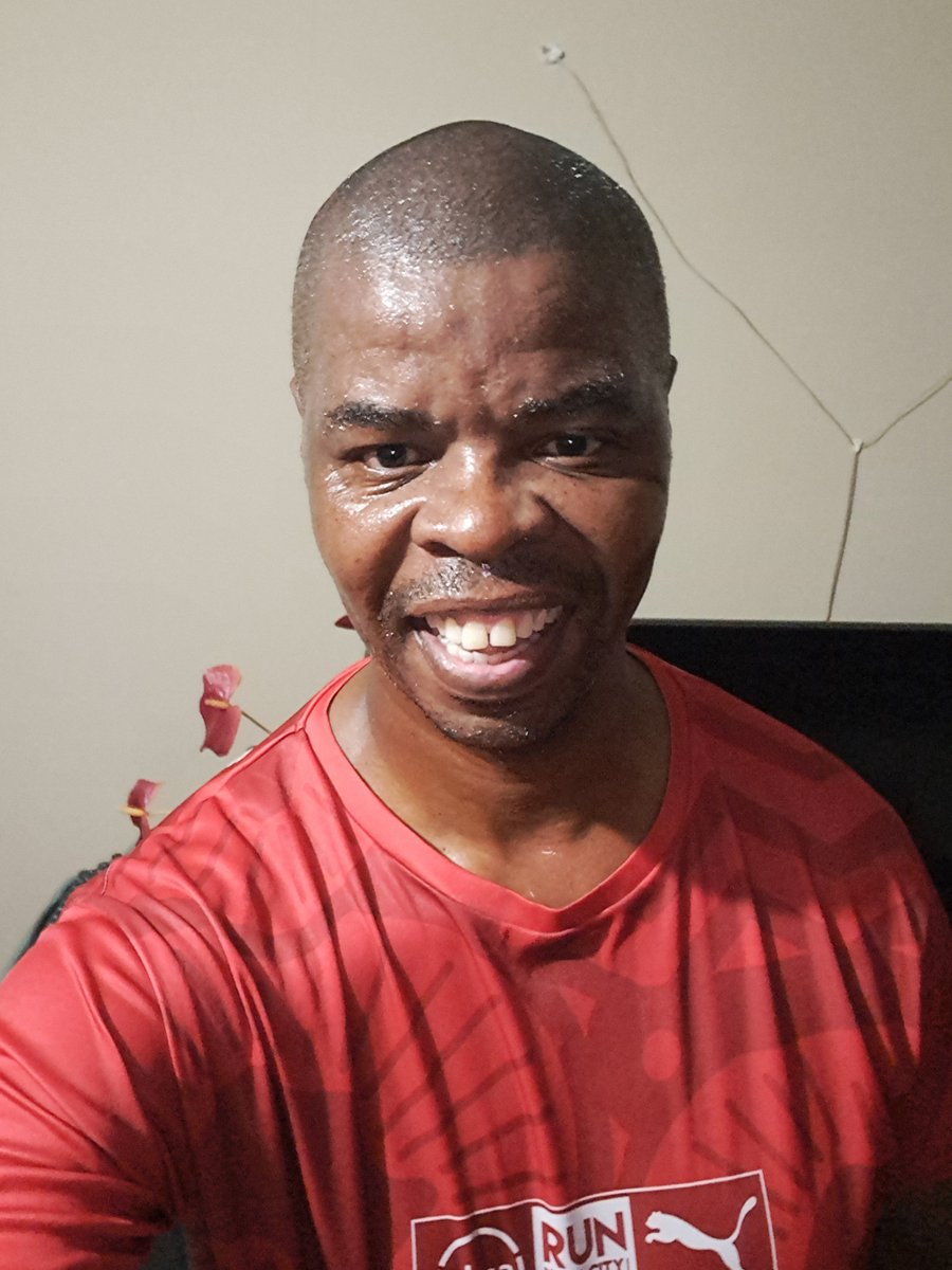 LudwabeMon48870's tweet image. Ndenzele @DenzilTaylor , ntade @sefudi_tswagae , Xtra o @Thabisoo lastly BBK❤️@BBKUnplugged99 it was 4am when l was preparing for the Road Run this morning 😂 hou die lorry TK..😂😂😂😂
&quot;Good morning to You&quot;🦒❤️🦒