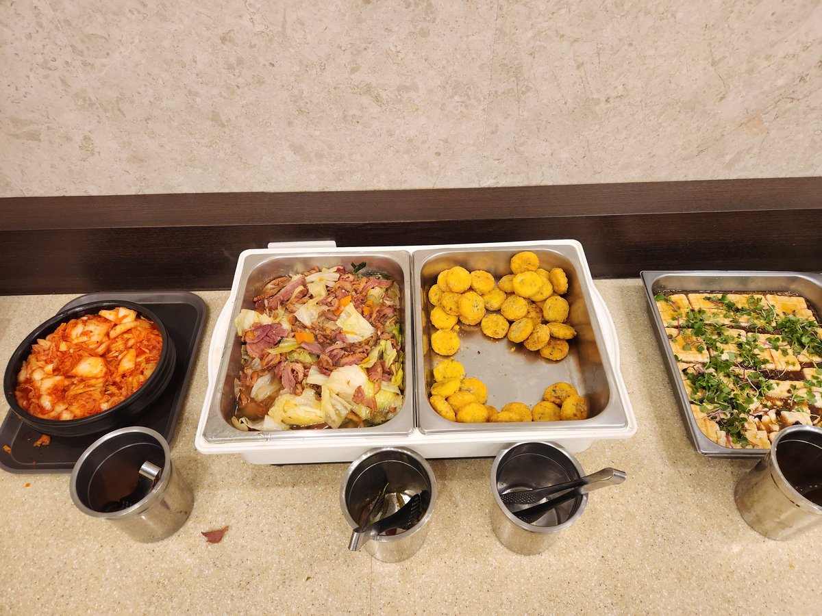 COPPY2nd's tweet photo. 東横INN���ウル江南の朝食

バイキング形式で食べ放題
パン/ご飯/おかゆを始めおかずやサラダも充実してる
日替わりでメニューが変更されることもあるので注意
時間は朝7時～9時30分まで

#美容
#整形
#東横INNソウル江南
#フォロバ100 https://t.co/YJidvf20IY