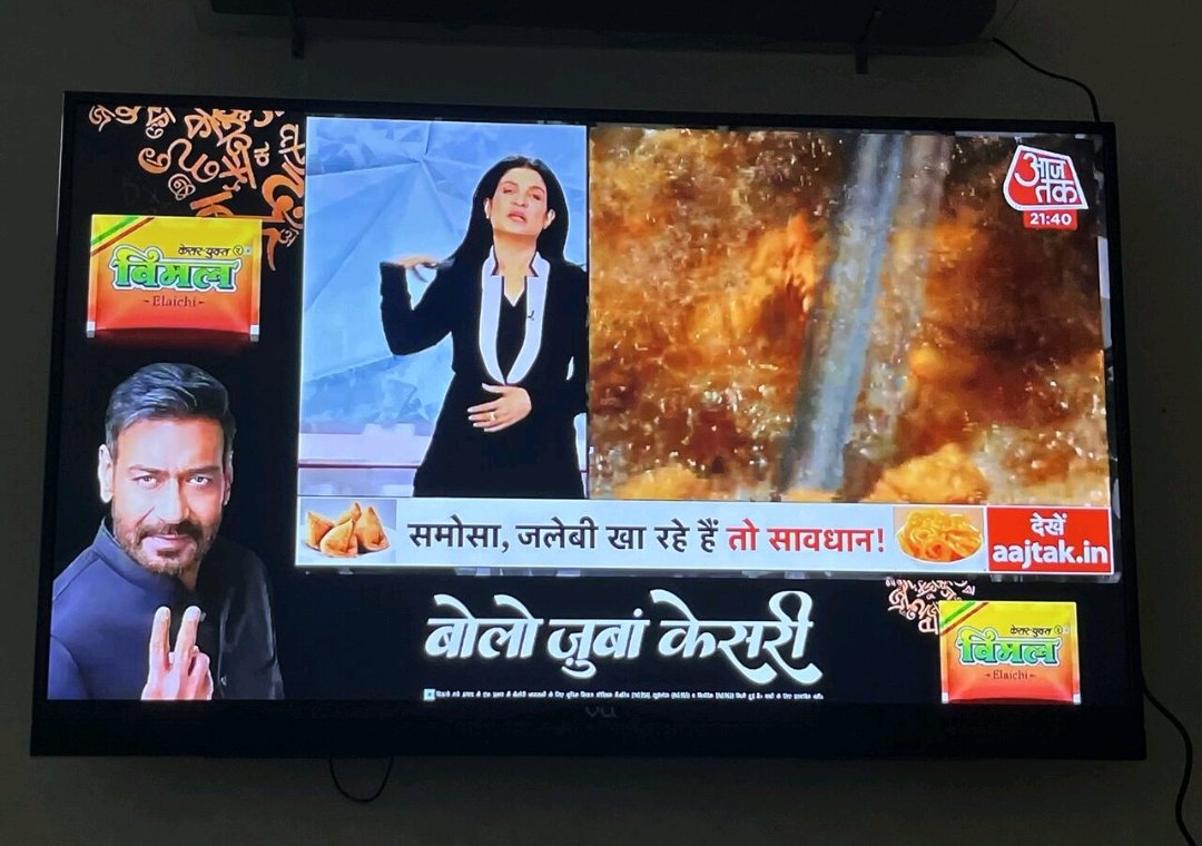 _gau_rav__'s tweet image. Media telling us not eat unhealthy food like samosa jalebi while advertising vimal elaichi😭😭😭😭