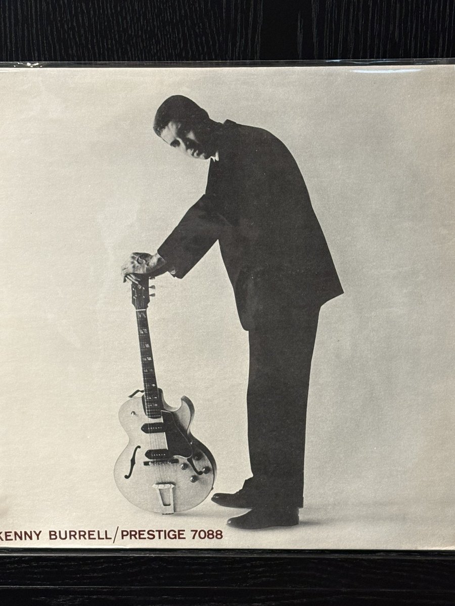 降ったり止んだり、傘が手離せない水曜日、オープンしました♬

タイトルは"KENNY BURRELL"
セシル・ペインのバリトン🎷との絶妙な組み合わせ♬
T.フラナガン、D.ワトキンス、E.ジョーンズのMLBオールスター級のトリオで悪かろう筈がない❣️

来週21日㊗️は営業🈺、水曜日振替休日とさせて頂きます🤲