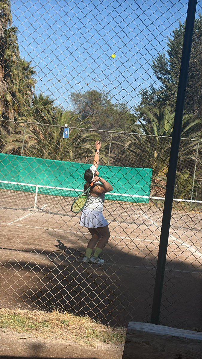 Caldera_Informa's tweet photo. Cristina Cumicán campeona nuevamente! 🏆

La jugadora del Club de Tenis Caldera se consagra en la categoría Damas del torneo en Copiapó. Con el apoyo de su coach Cristian Sánchez y el cambio a su nueva raqueta Yonex Percept, sigue demostrando su gran nivel 💪

#Clubdeteniscaldera https://t.co/Ukq7lbvLMR