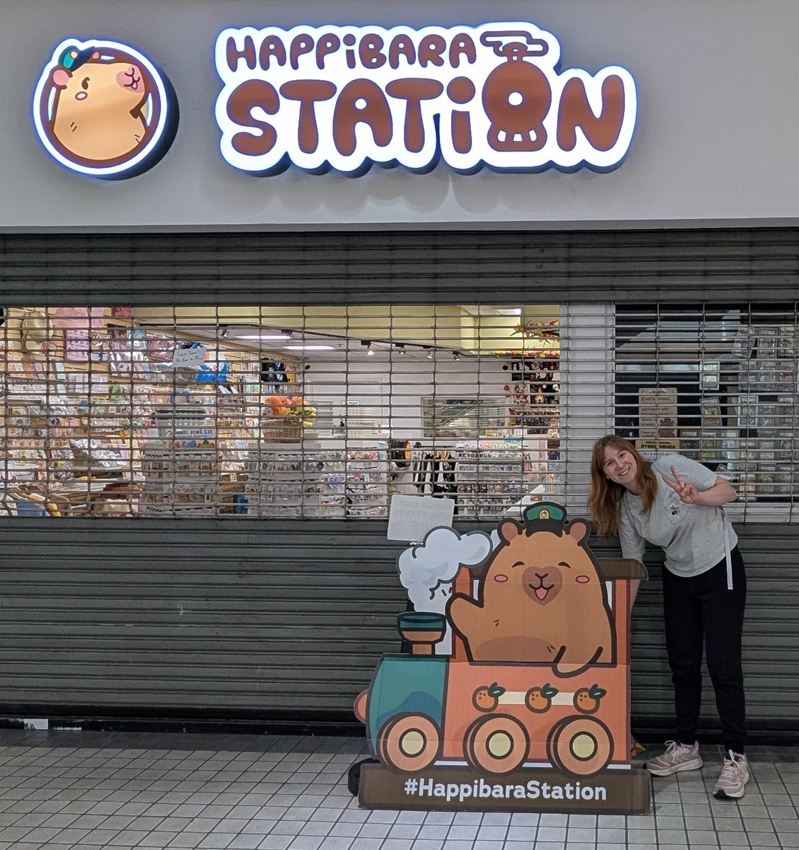 Pookadoodles1's tweet image. Day 1 in LA 🌴 I was very happy to check out Happibara Station finally! @happibarast