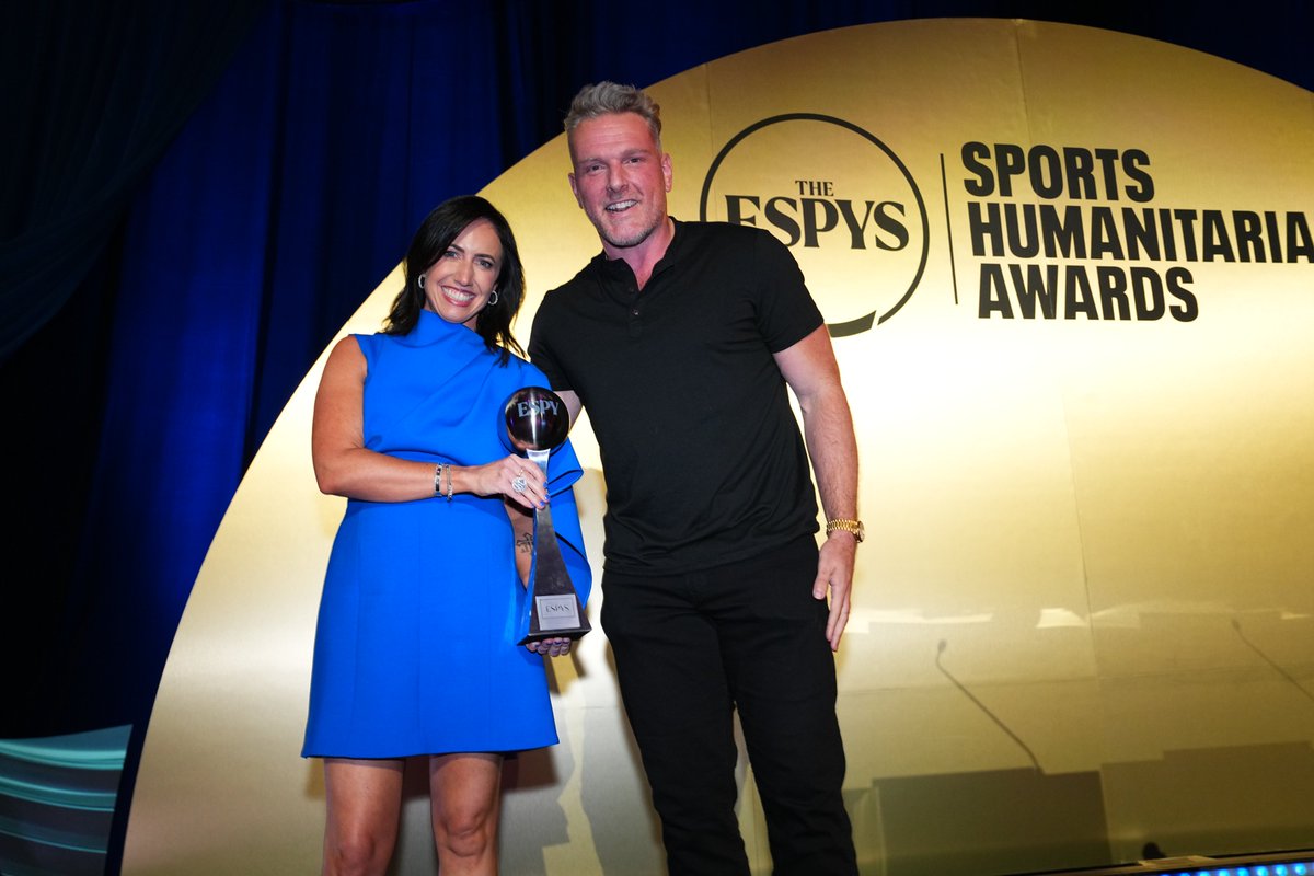 ESPNCitizenship's tweet image. The 2025 #SportsHumanitarian Awards 𝙎𝙥𝙤𝙧𝙩𝙨 𝙃𝙪𝙢𝙖𝙣𝙞𝙩𝙖𝙧𝙞𝙖𝙣 𝙏𝙚𝙖𝙢 𝙤𝙛 𝙩𝙝𝙚 𝙔𝙚𝙖𝙧 goes to the @Colts for their efforts to tackle the mental health crisis & change the narrative through their @KickingStigma initiative