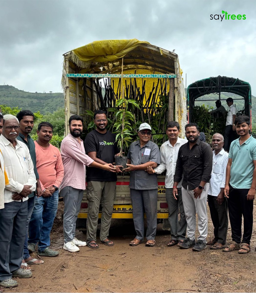 kapil_saytrees's tweet image. This year, @saytrees_ind is planting an incredible 2.5 million #fruit saplings alongside dedicated farmers across #Maharashtra. These farmers aren’t just participants — they are our partners on a shared mission. Together, we will collaborate, learn, and nurture these young…