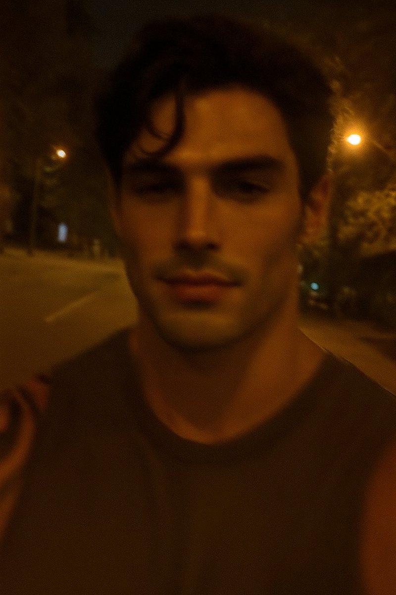 Tata31997's tweet image. Rhysand tem áurea de gostoso, olhar de gostoso, rosto de gostoso