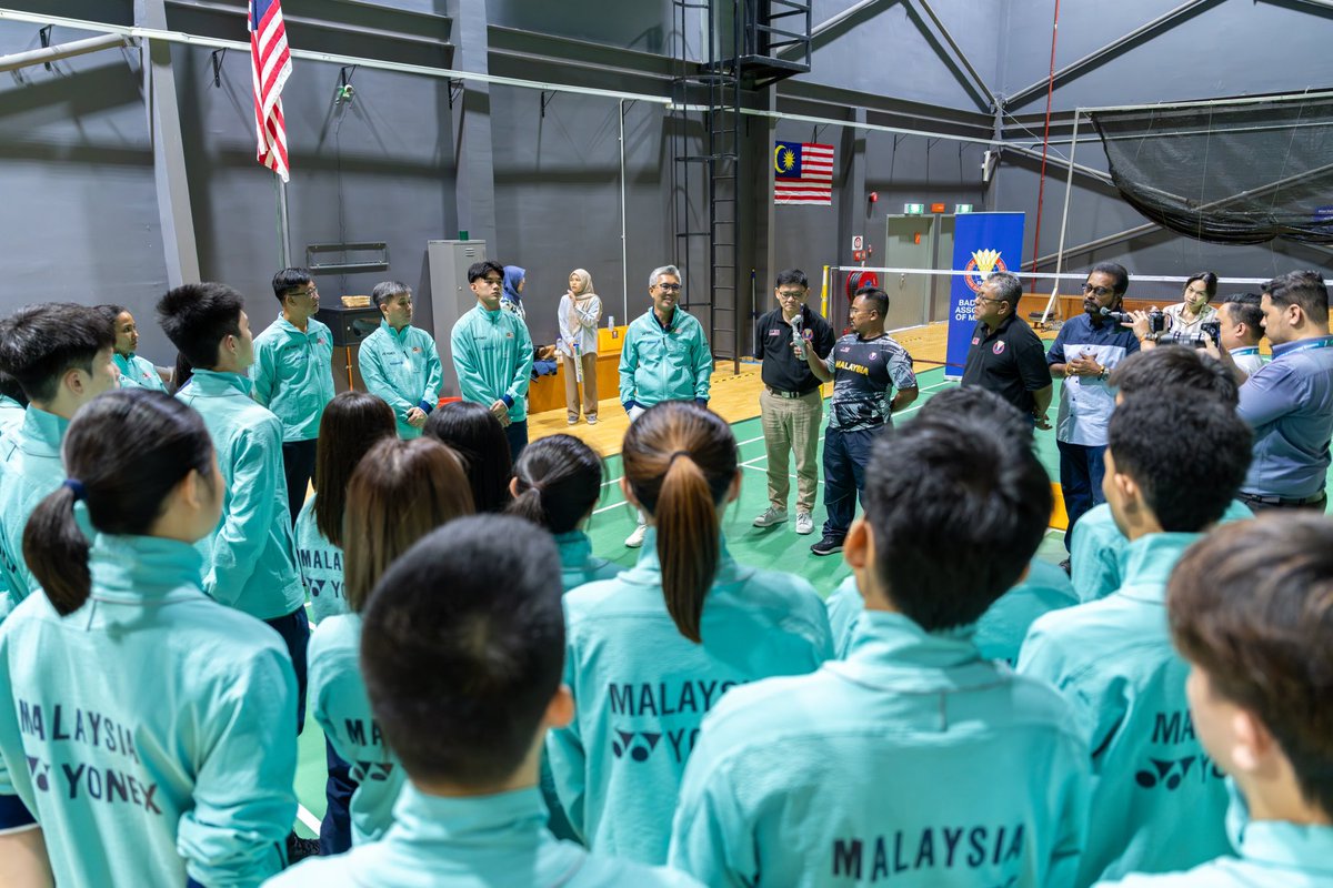 tzafrul_aziz's tweet photo. Wira Muda Malaysia Bakal Mengaum di Solo!

Selamat maju jaya kepada skuad kita yang akan menggalas cabaran Malaysia di Kejohanan Badminton Remaja Asia di Solo, Indonesia. Melihat semangat membara dan tekad mereka untuk mengharumkan nama negara, saya cukup teruja! 🔥🇲🇾

Saya doakan agar segala usaha dan latihan keras mereka membuahkan kejayaan terbaik. Do your best! Rakyat Malaysia sentiasa bersama anda! 🏸

#TZA #BAM #GemilangkanLagi #BadmintonMalaysia #DemiMalaysia